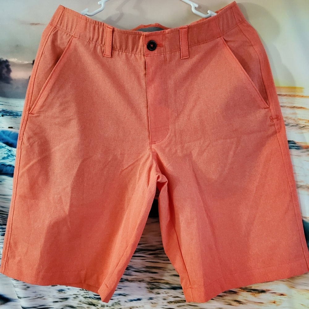 NWT Men's Under Armour Salmon Colored Golf Shorts